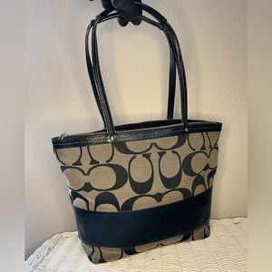 Vintage khaki/classic Coach Leather Purse